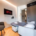 Terrazza Con Jacuzzi E Vista Iconica Sul Duomo