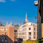 Terrazza Con Jacuzzi E Vista Iconica Sul Duomo